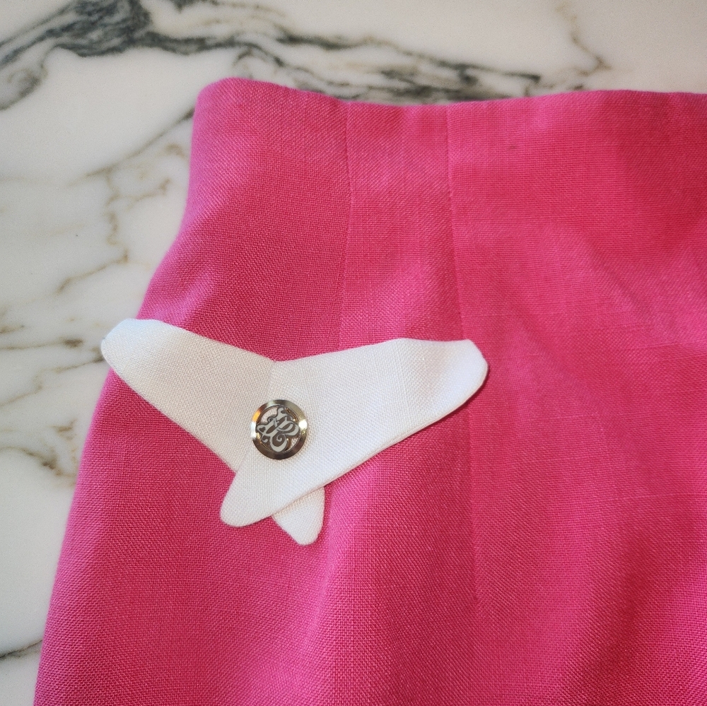 Retro Chic: Vintage Pink Mini Skirt